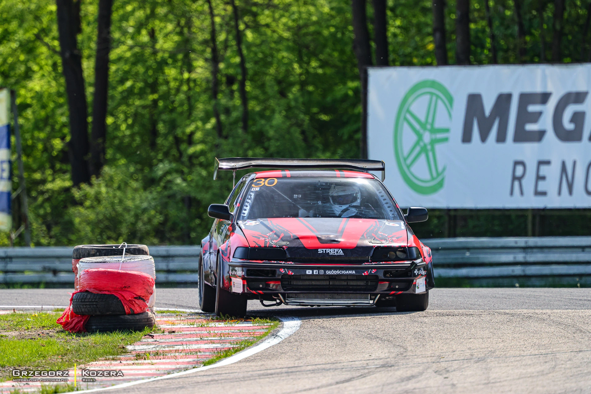 Karol Piekara podczas wyścigu górskiego w Honda CRX K20